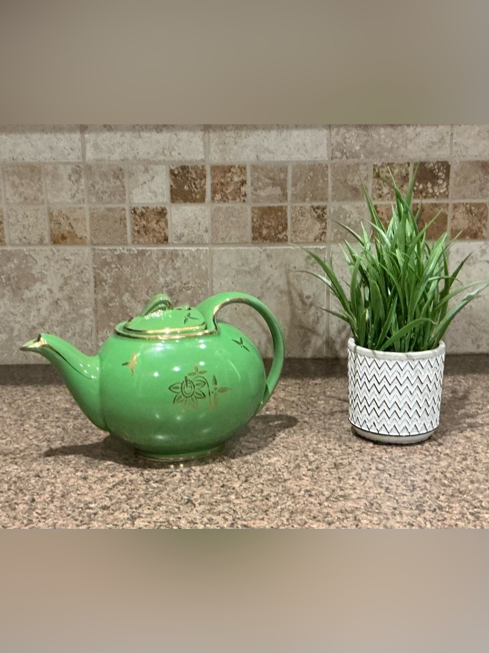 Vintage Hall Hook Cover Teapot Teapot 6-Cup Green Gold Trim Art Deco #0756